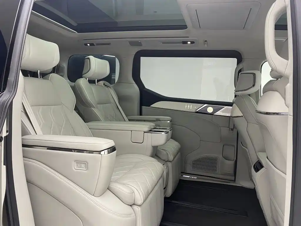 Volvo EM90 2025 Ultra six-seater купить на сайте DeffCars