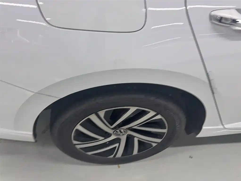 Lavida 2023 1.5L automatic 5 million version купить на сайте DeffCars