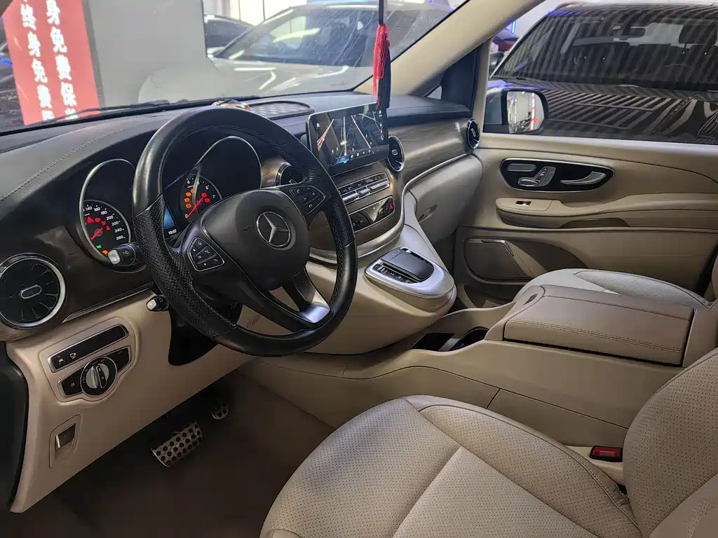 Mercedes-Benz V-Class 2022 V 260 L Long Wheelbase Luxury Edition купить на сайте DeffCars