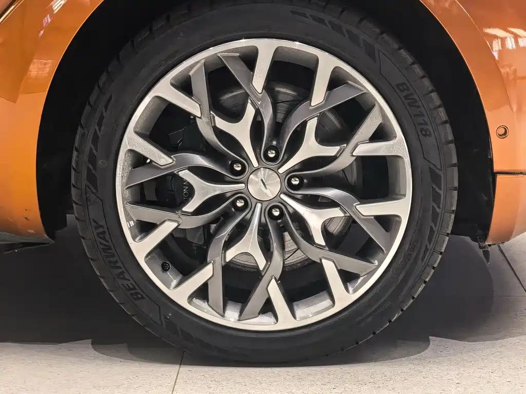 Aston Martin DBX 2022 3.0T STRAIGHT-SIX купить на сайте DeffCars