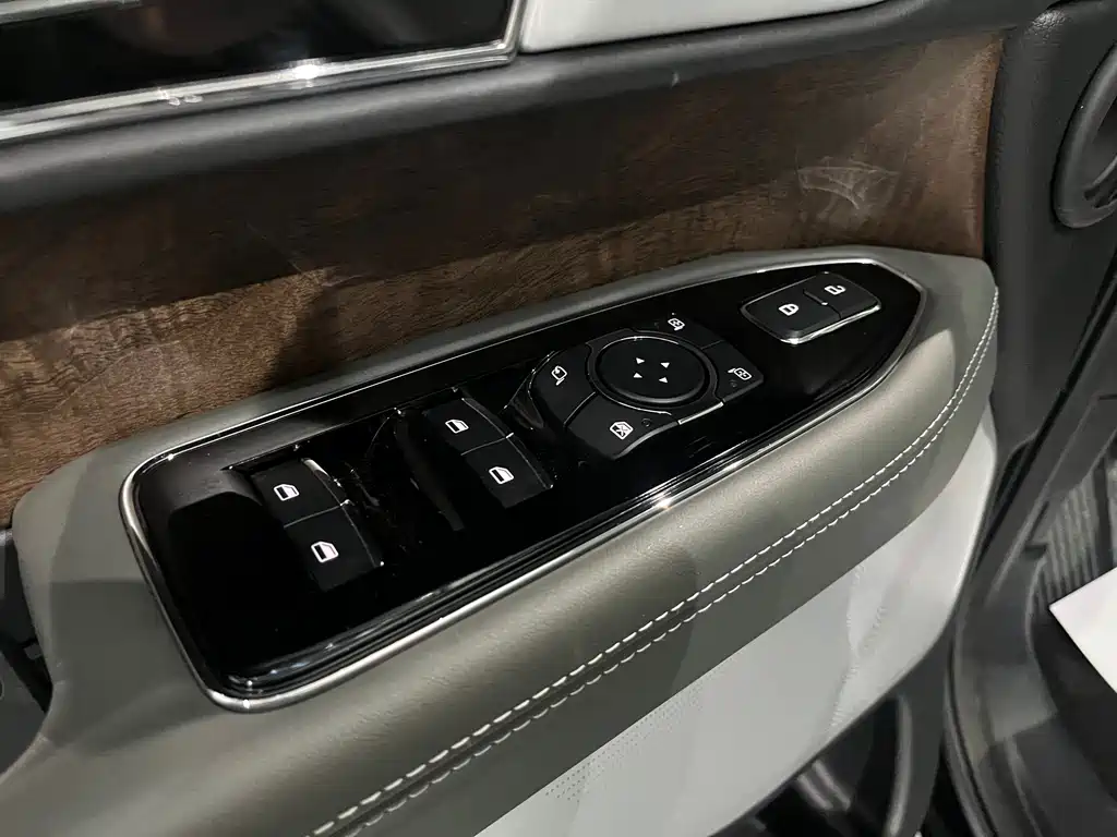 Navigator 2024 3.5T Long Axis Presidential Edition купить на сайте DeffCars