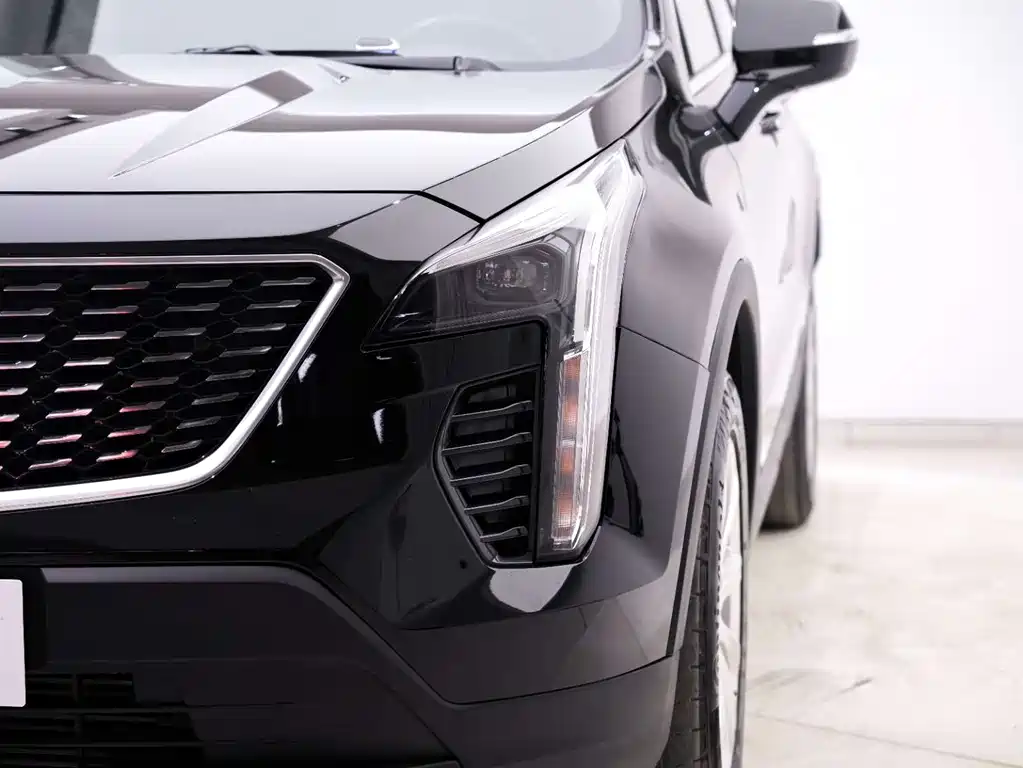 Cadillac XT4 2022 28T two-wheel drive fashion model купить на сайте DeffCars