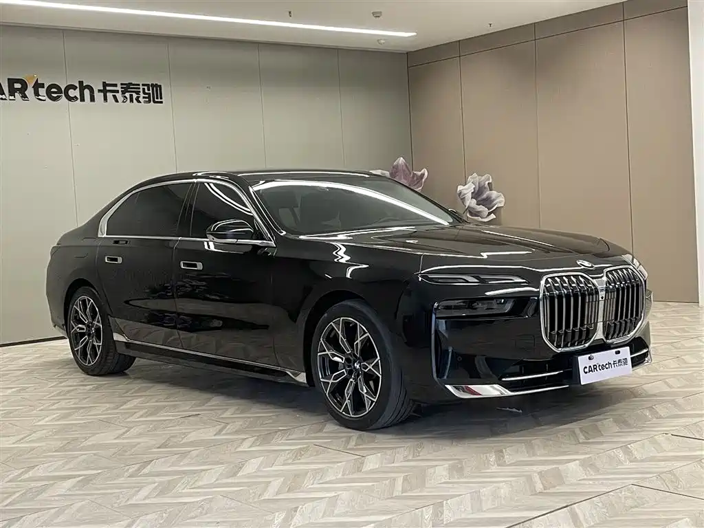BMW 7 Series 2023 735Li Luxury Package купить на сайте DeffCars