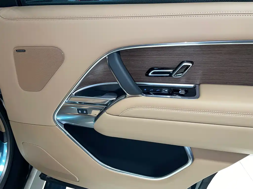 Range Rover 2025 3.0 L6 360PS Grand Edition купить на сайте DeffCars