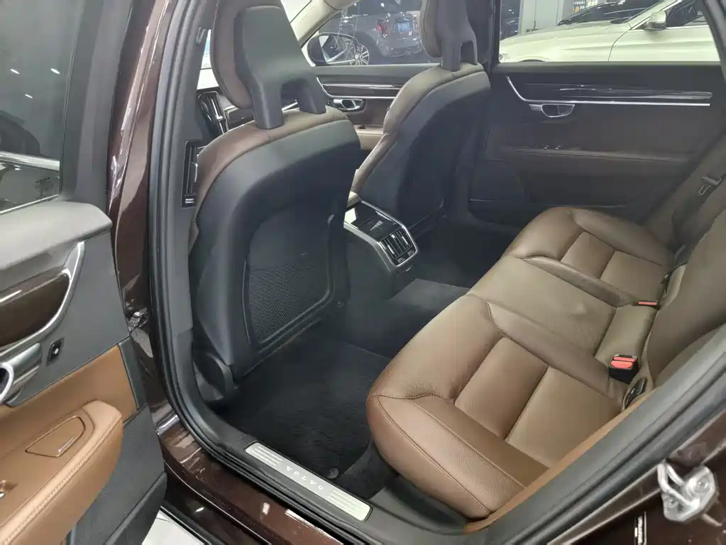 Volvo S90 2018 T4 Zhiyuan Edition купить на сайте DeffCars