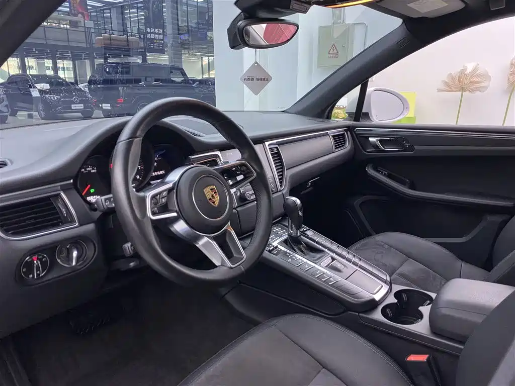Macan 2017 Macan 2.0T купить на сайте DeffCars