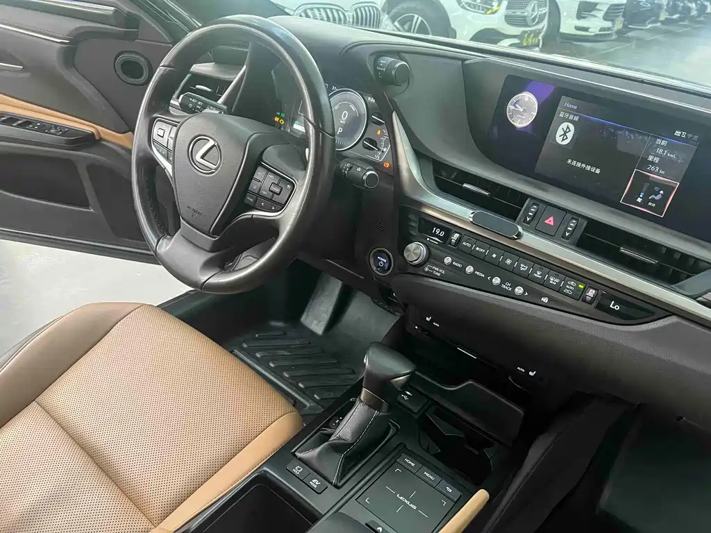 Lexus ES 2020 300h Excellence Edition купить на сайте DeffCars