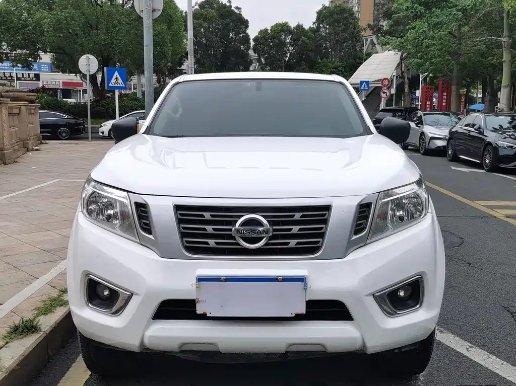 Navara 2021 2.5L manual two-wheel drive comfort model QR25 купить на сайте DeffCars