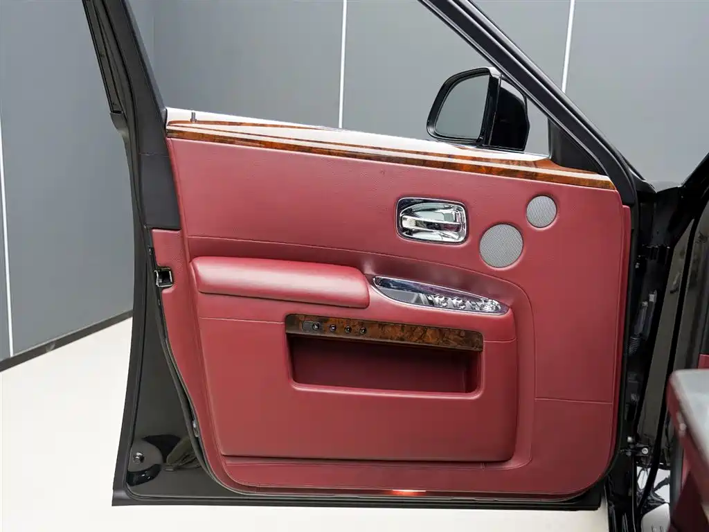 Ghost 2015 Series II Standard Edition купить на сайте DeffCars