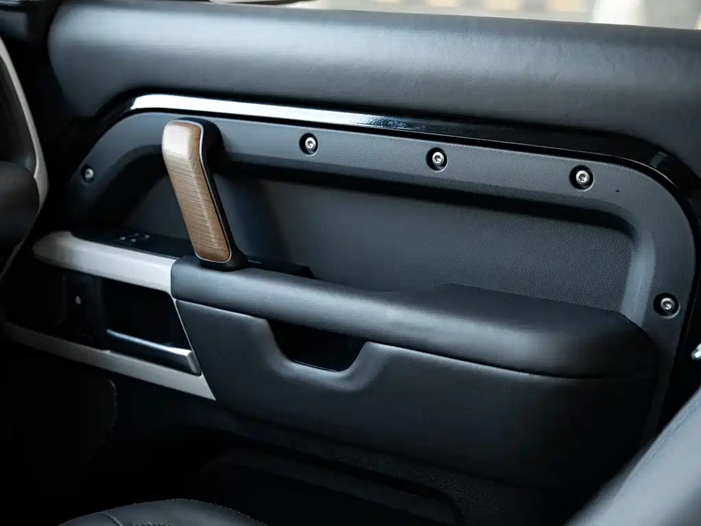 Land Rover Defender 2022 110 P400 Dark Special Edition купить на сайте DeffCars