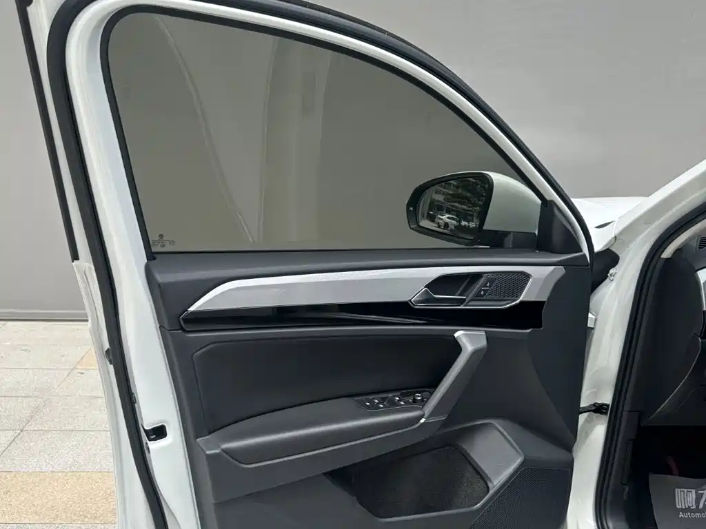 TYRON 2020 330TSI two-wheel drive luxury smart connected version купить на сайте DeffCars