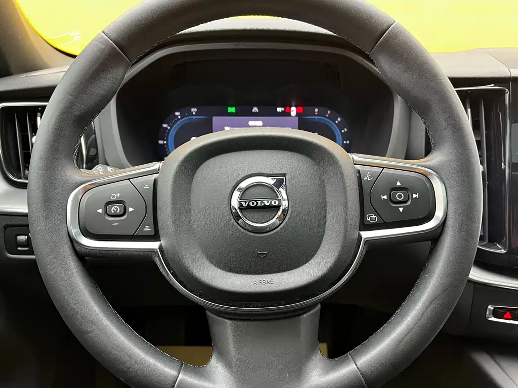 Volvo XC60 2022 B5 four-wheel drive Zhiyi Luxury Edition купить на сайте DeffCars