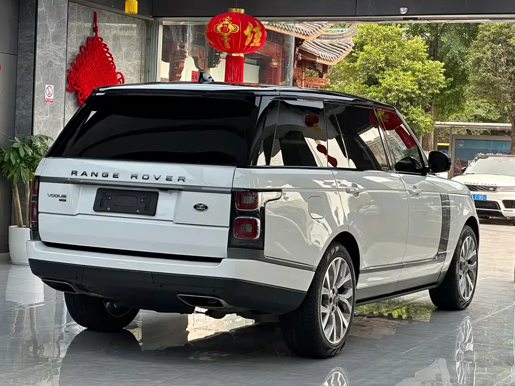 Range Rover 2021 3.0 L6 Legend Extended Classic Edition купить на сайте DeffCars