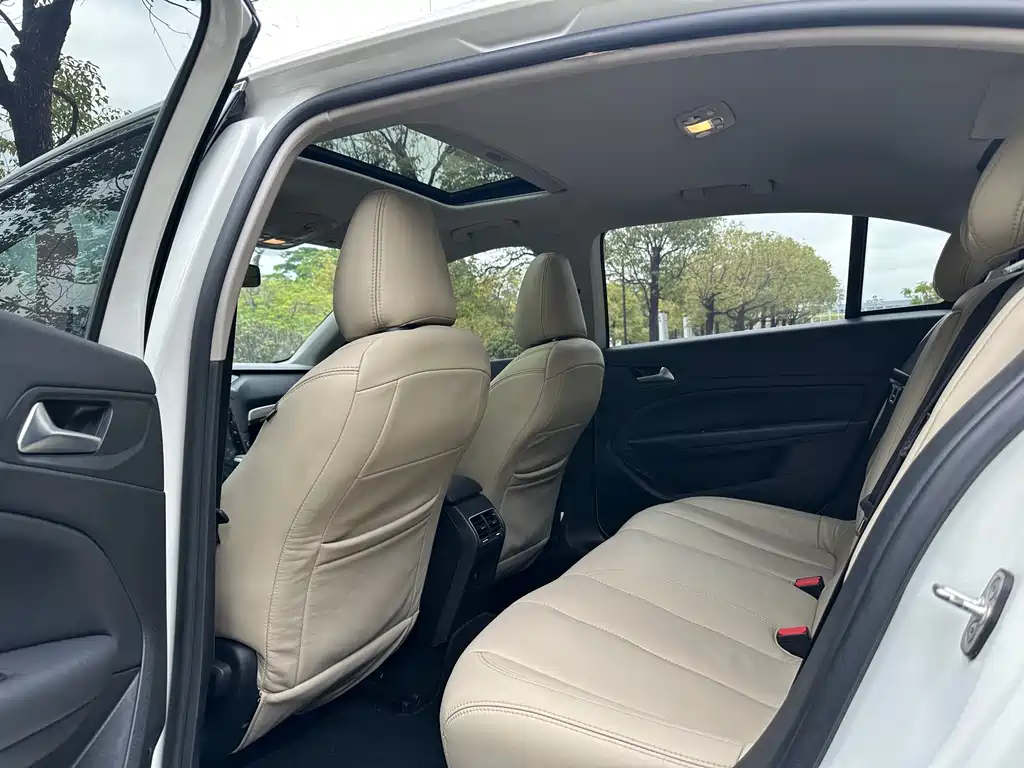 Peugeot 408 2016 1.6T automatic luxury version купить на сайте DeffCars