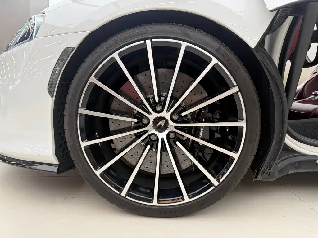 McLaren GT 2022 4.0T standard model купить на сайте DeffCars