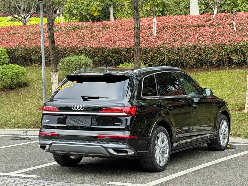 Audi Q7 2021 55 TFSI quattro S line sports version купить на сайте DeffCars
