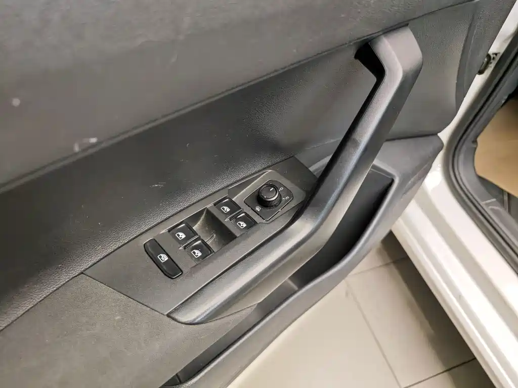 Polo 2023 facelift Plus 1.5L automatic indulgence version купить на сайте DeffCars