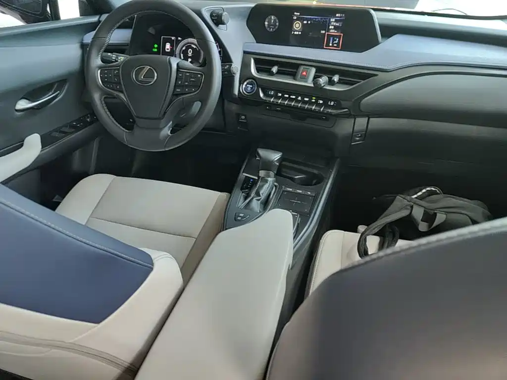 Lexus UX 2020 260h Fun Edition купить на сайте DeffCars