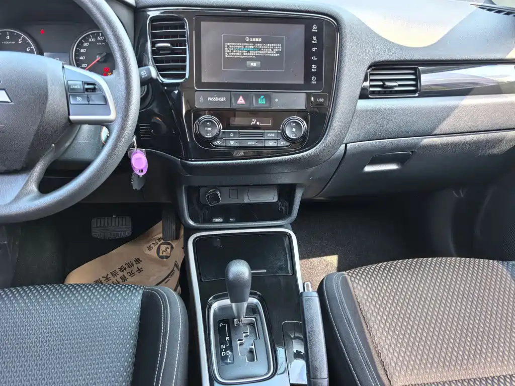 Outlander 2021 facelift 2.0L 2WD smooth version 5 seats купить на сайте DeffCars