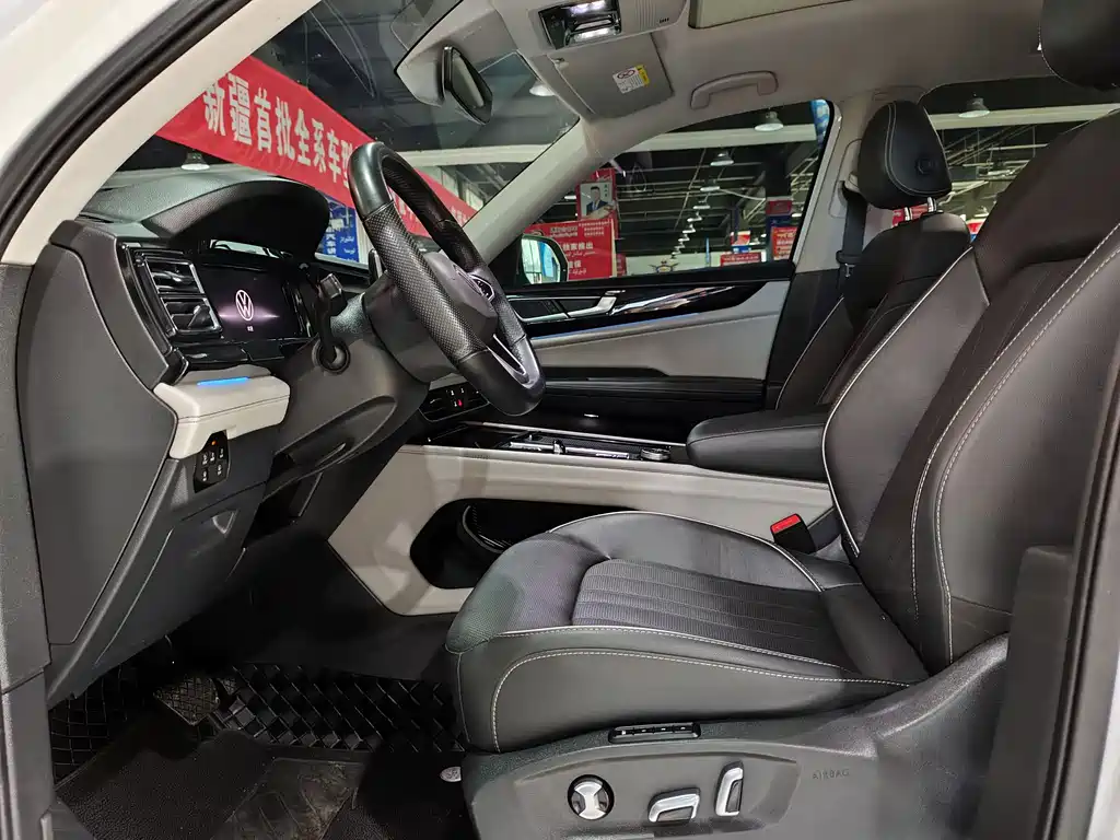 Touran 2022 380TSI four-wheel drive respect for luxury version купить на сайте DeffCars