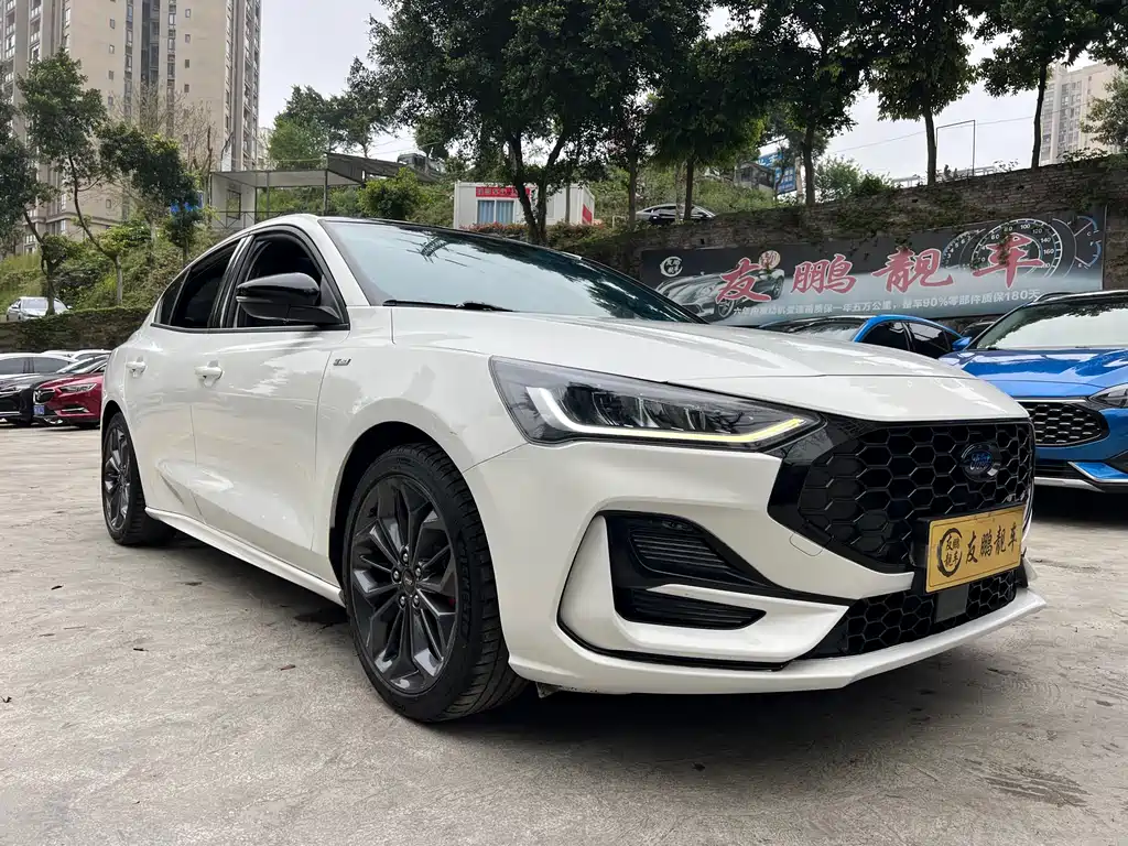 Focus 2022 Sedan EcoBoost 180 Automatic ST Line купить на сайте DeffCars