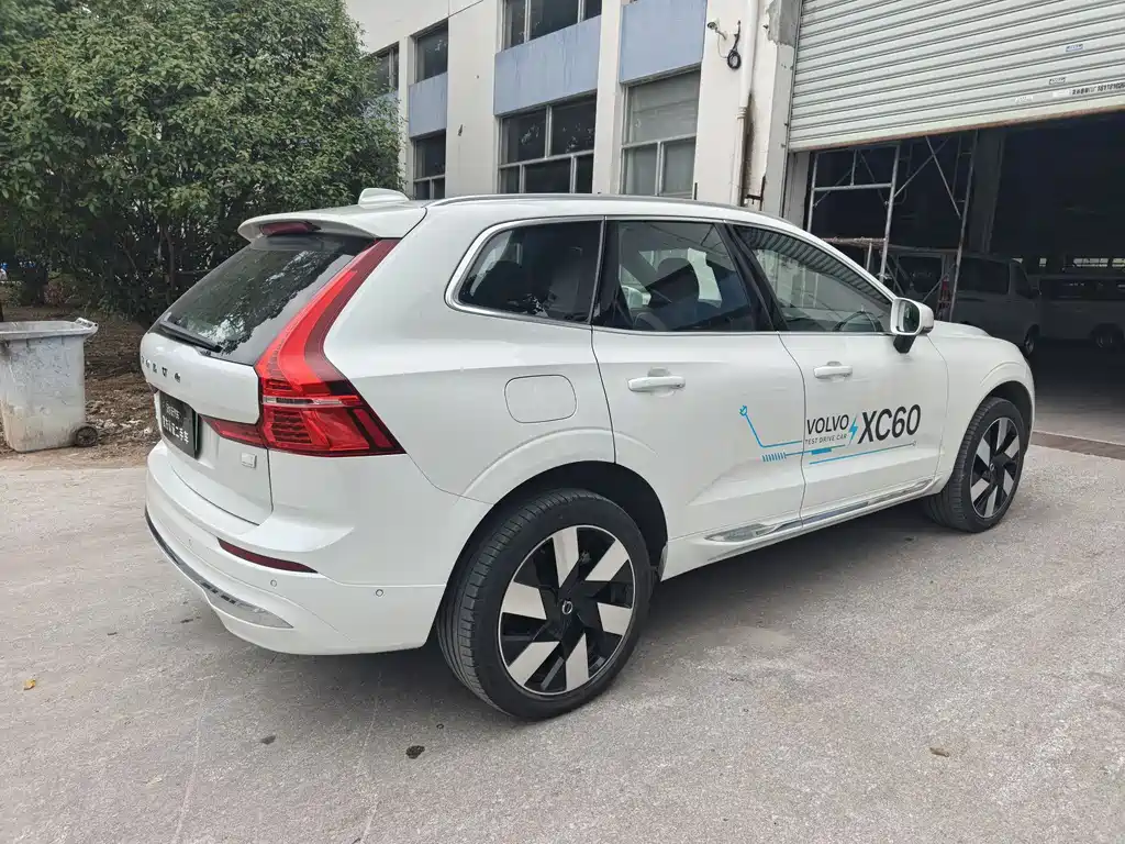 Volvo XC60 plug-in hybrid 2024 T8 plug-in hybrid long-range four-wheel drive Zhiya luxury version купить на сайте DeffCars
