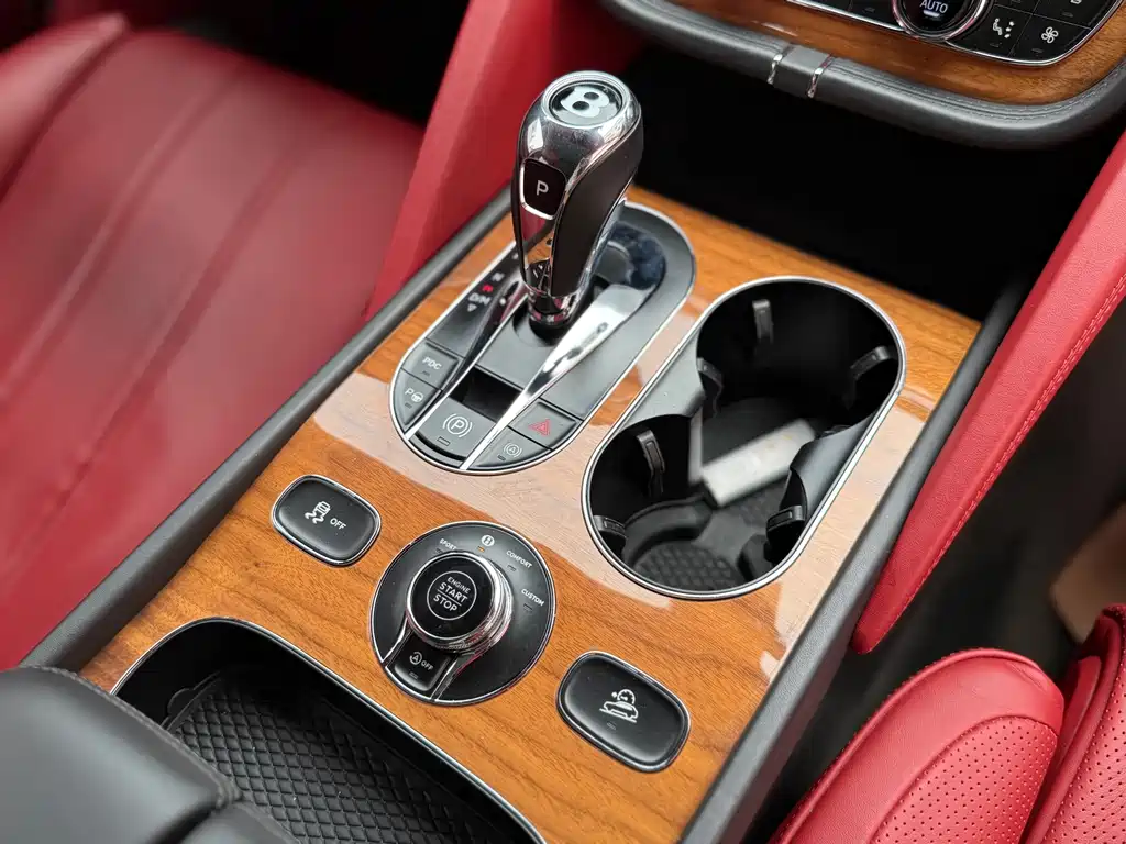 Bentayga 2021 4.0T V8 купить на сайте DeffCars