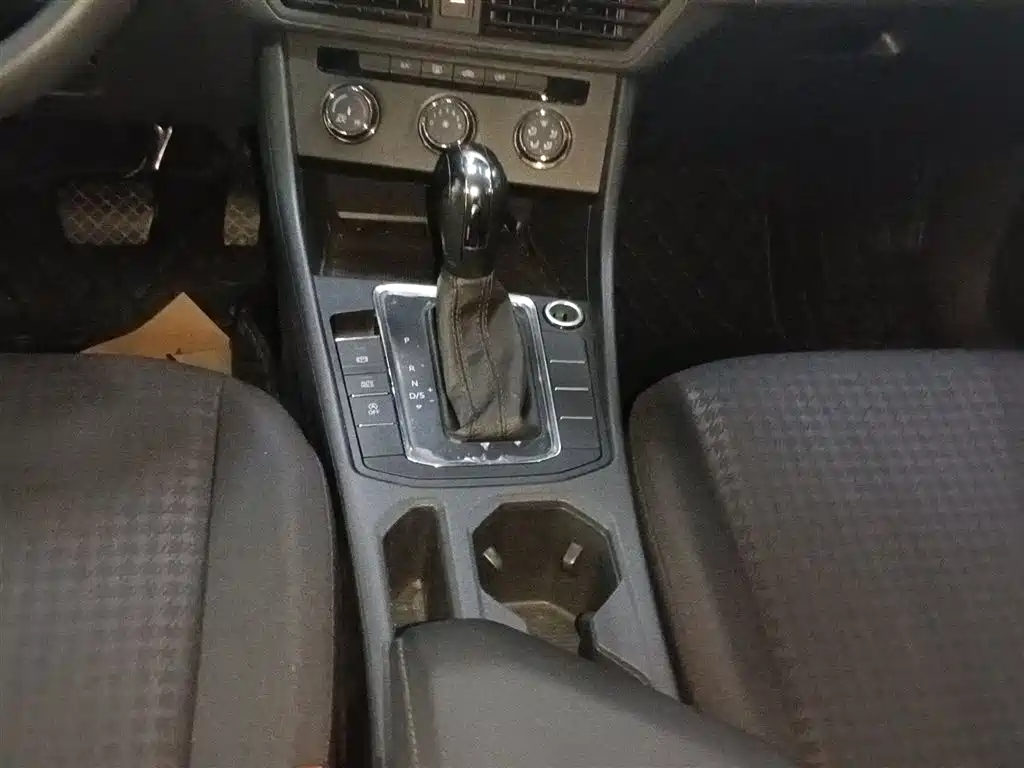 Bora 2021 1.5L automatic fashion smart connected version купить на сайте DeffCars