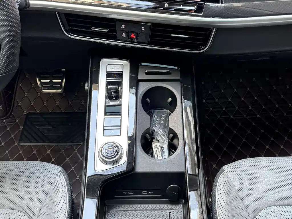 Lanxun 2024 380TSI four-wheel drive R-Line cruising model купить на сайте DeffCars