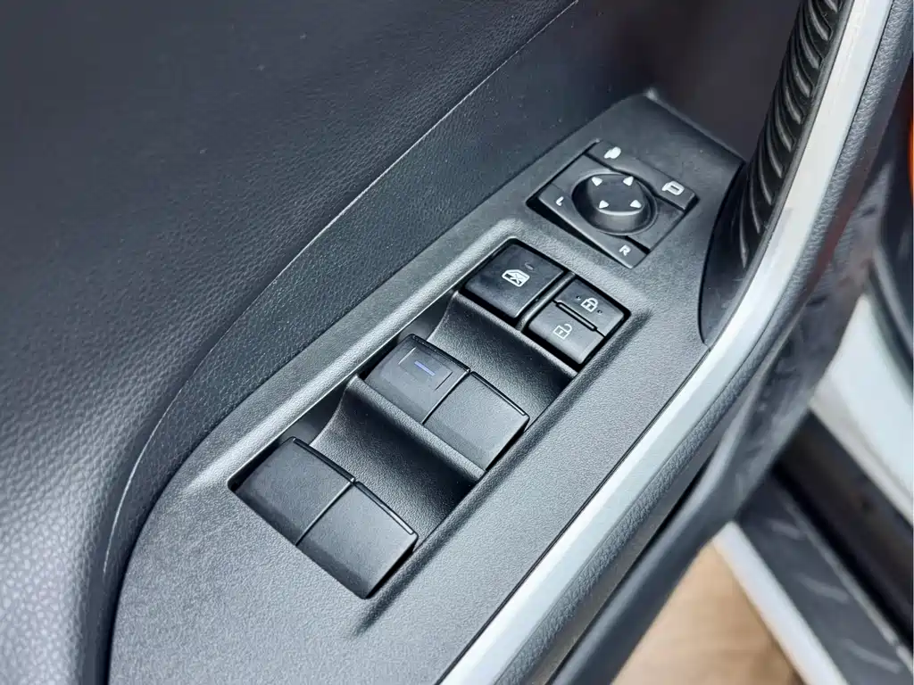 RAV4 Rongfang 2022 2.0L CVT two-wheel drive fashion Plus version купить на сайте DeffCars