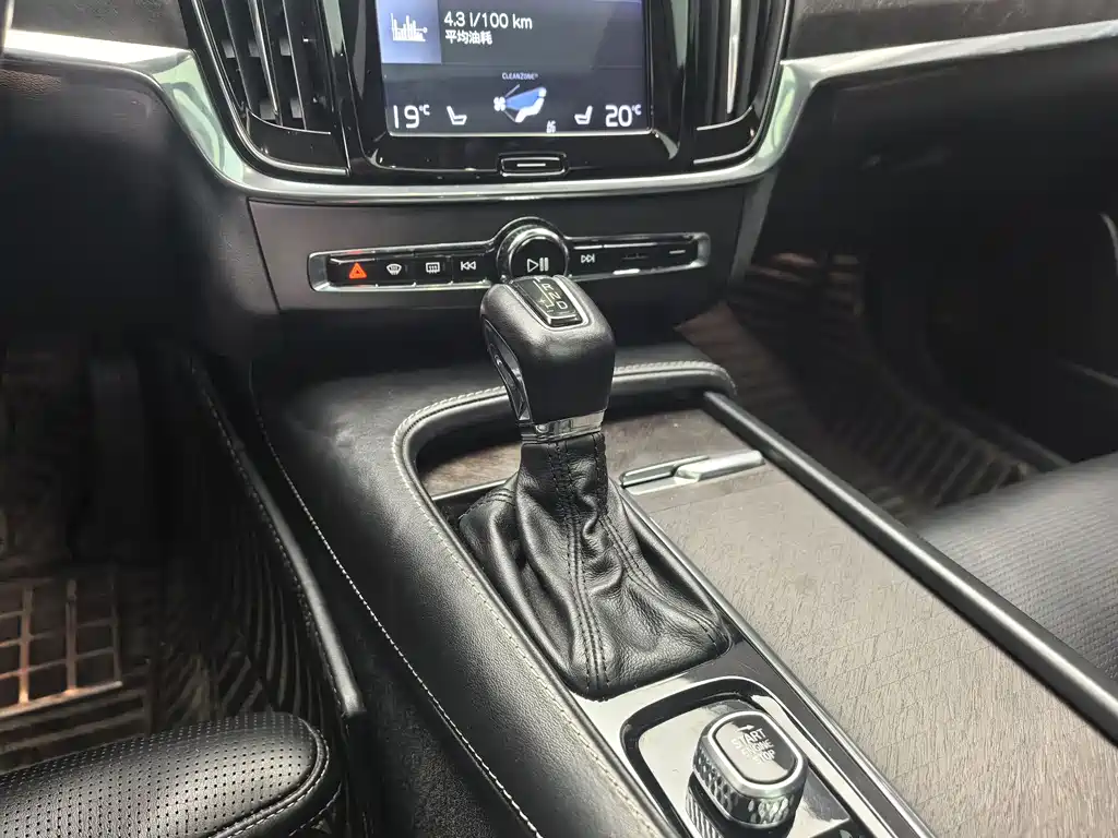 Volvo V90 2019 Cross Country T5 AWD Zhizun Edition National V купить на сайте DeffCars