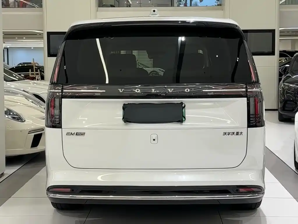 Volvo EM90 2025 Ultra six-seater купить на сайте DeffCars