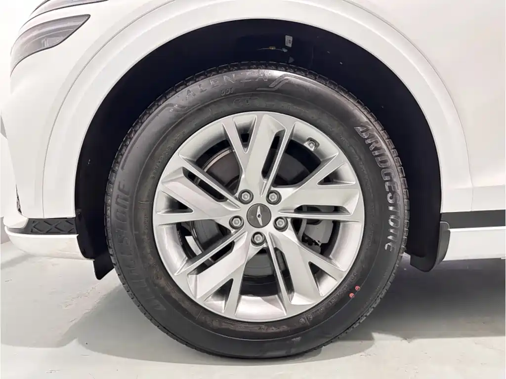 Genesis GV70 2023 2.5T two-wheel drive luxury version купить на сайте DeffCars