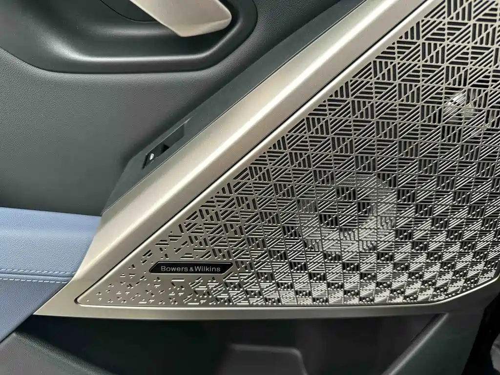 BMW 5 Series 2025 530Li Exclusive M Sports Package купить на сайте DeffCars