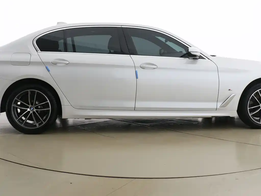 BMW 5 Series 2022 525Li M Sports Package купить на сайте DeffCars