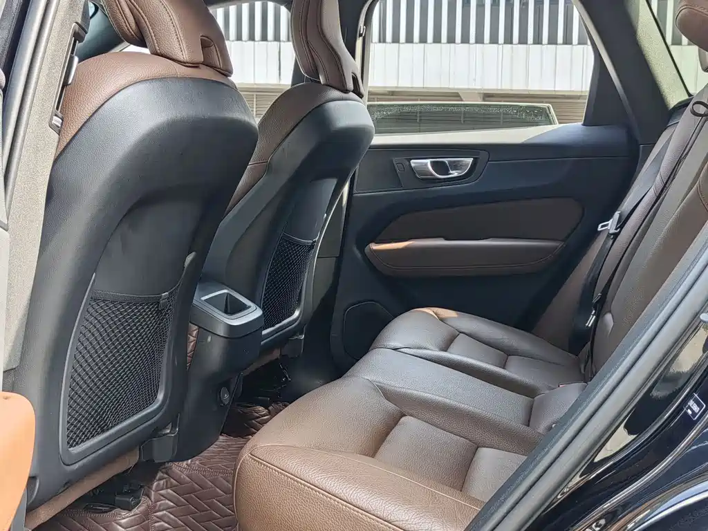 Volvo XC60 2024 B5 four-wheel drive Zhiyi Luxury Edition купить на сайте DeffCars