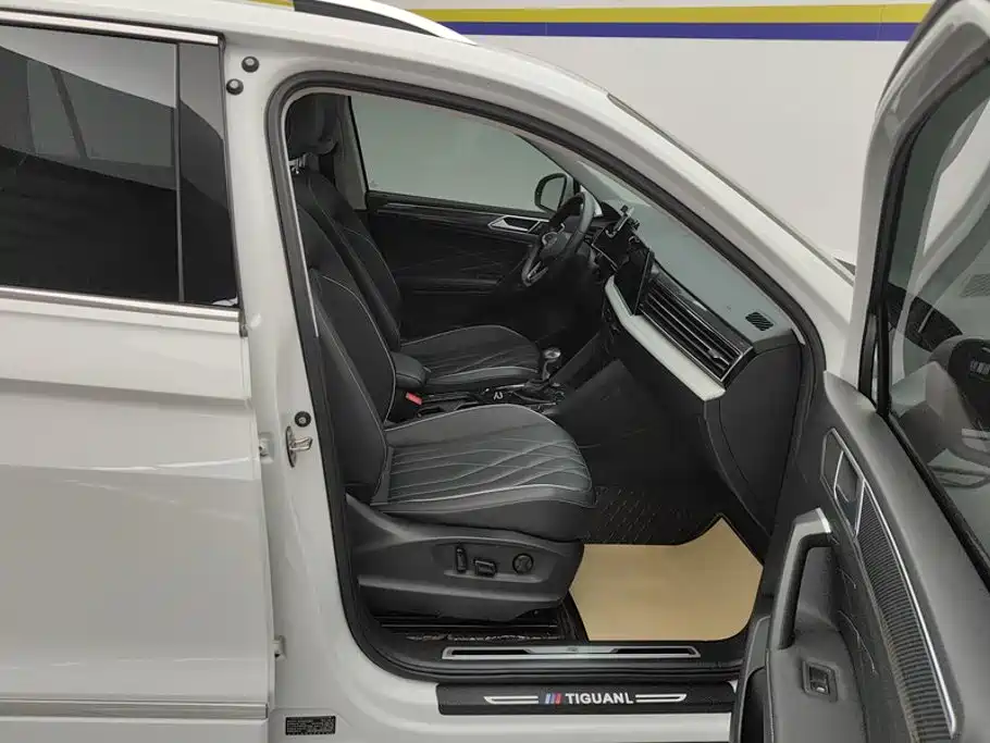 Tiguan L 2024 330TSI automatic two-wheel drive R-Line version купить на сайте DeffCars