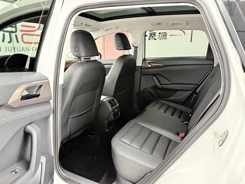 THARU 2020 330TSI four-wheel drive luxury version National VI купить на сайте DeffCars