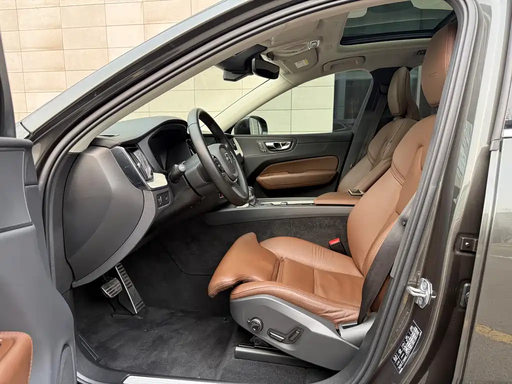 Volvo XC60 2020 T5 four-wheel drive Zhiyuan Deluxe Edition купить на сайте DeffCars