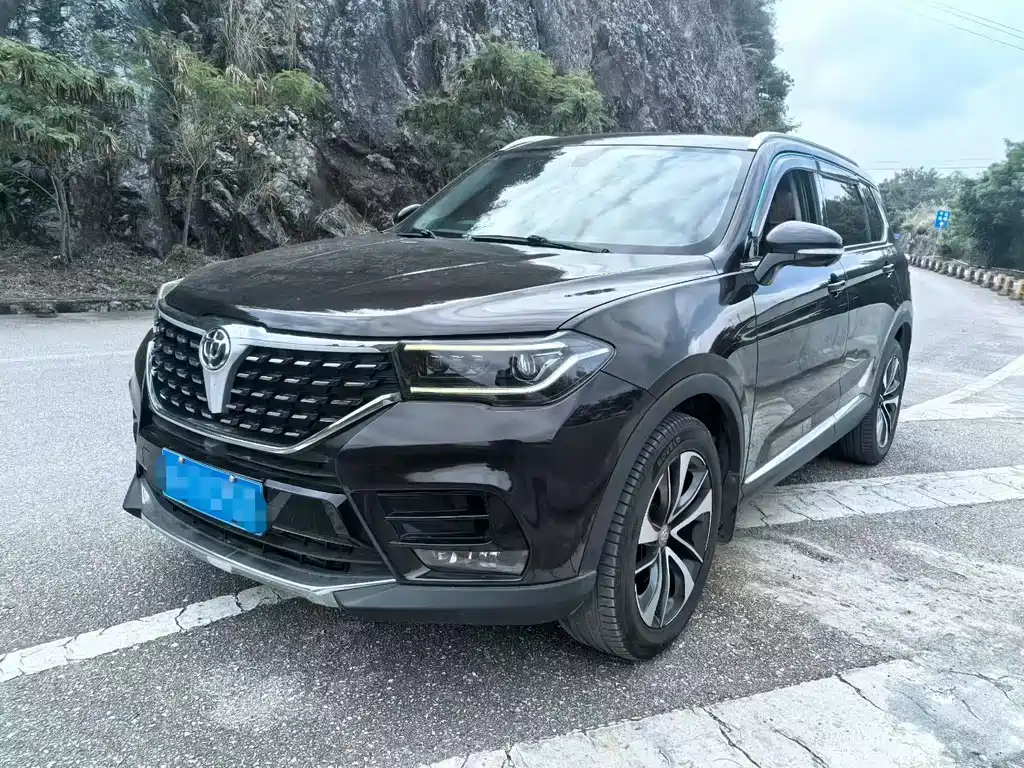 Zhonghua V7 2018 280T DCT luxury model 5 seats купить на сайте DeffCars