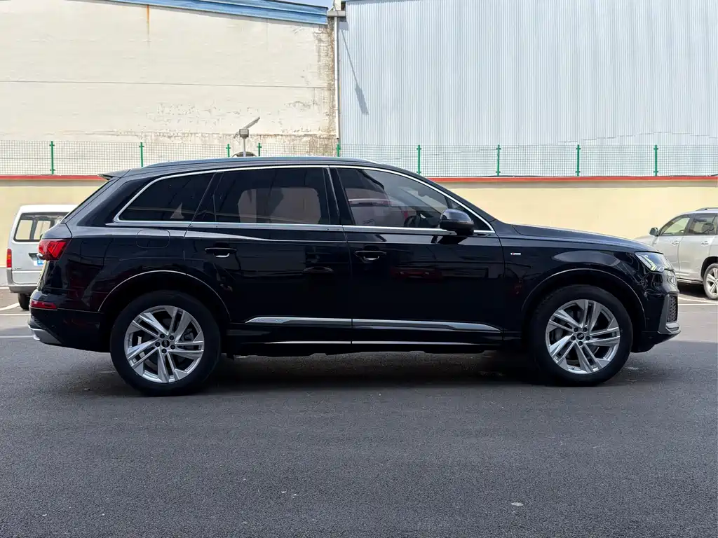 Audi Q7 2021 45 TFSI quattro S line sports купить на сайте DeffCars