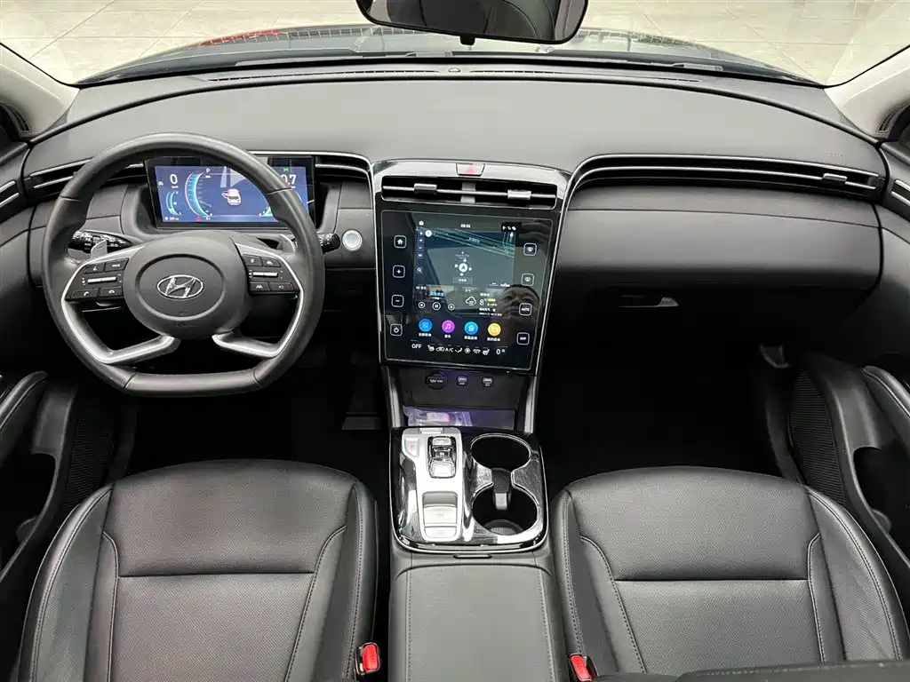 Tucson 2023 Tucson L 1.5T automatic two-wheel drive LUX premium version купить на сайте DeffCars