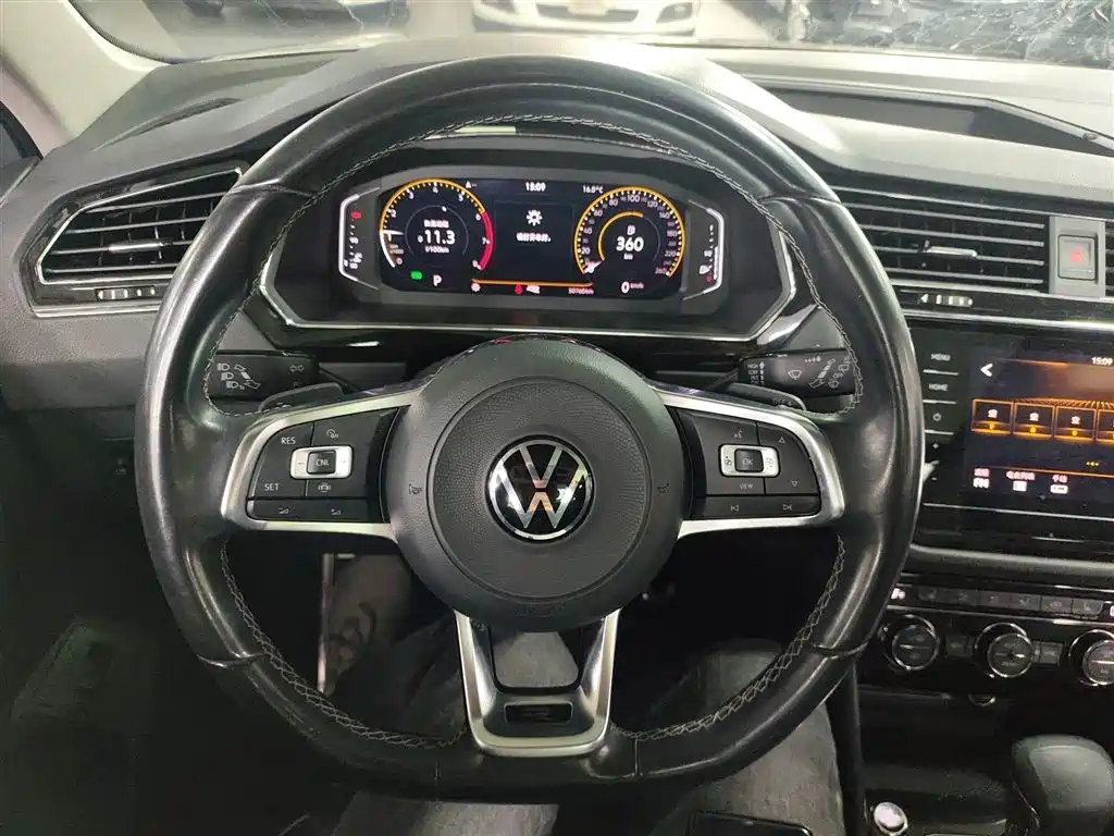 Tiguan L 2021 330TSI automatic two-wheel drive R-Line flagship version купить на сайте DeffCars