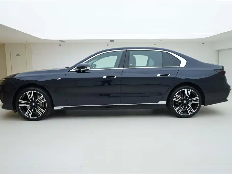 BMW 7 Series 2023 740Li Leading M Sports Package купить на сайте DeffCars
