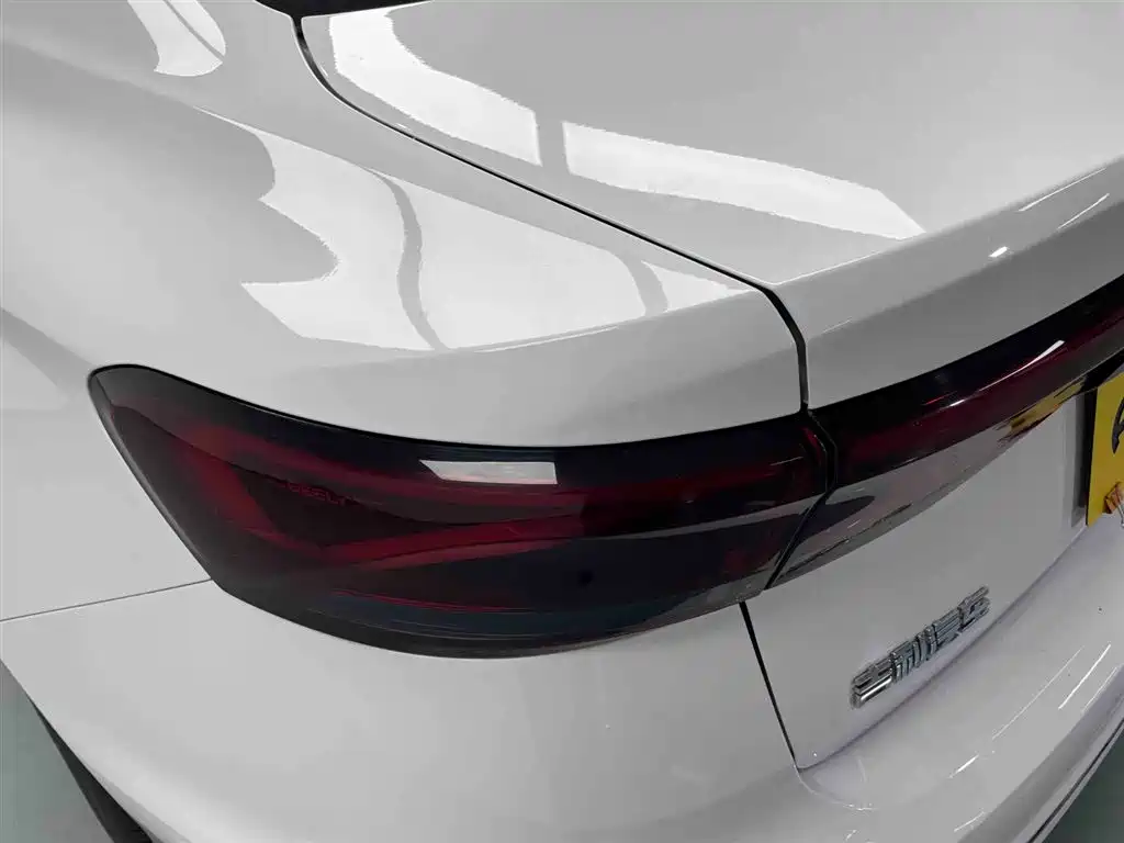 Emgrand 2023 4th Generation Champion Edition 1.5L CVT Premium Type купить на сайте DeffCars
