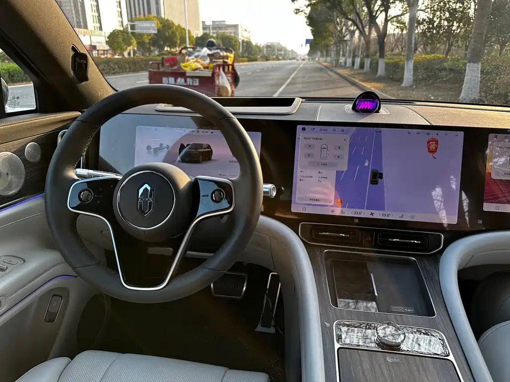 Wenjie M9 2025 extended range Ultra version 52kWh 6-seater version (192-line lidar) купить на сайте DeffCars
