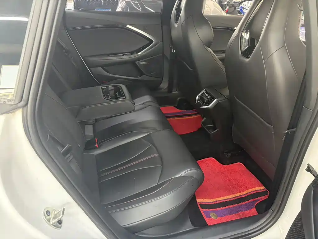 MG7 2023 2.0T Automatic Beauty Hunting Exclusive Edition купить на сайте DeffCars