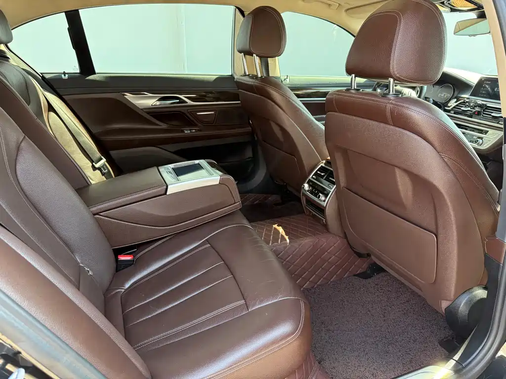 BMW 7 Series 2016 730Li Leading Model купить на сайте DeffCars
