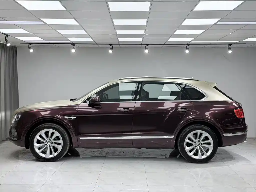 Bentayga 2018 4.0T V8 купить на сайте DeffCars