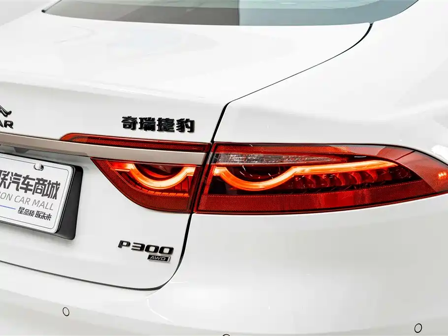 Jaguar XFL 2024 2.0T P300 four-wheel drive flagship sports gold version купить на сайте DeffCars